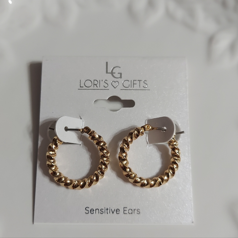 'Lori's Gifts' (LG) Twisted Gold Tone/Elegant '3/4' Inch Hoop Earrings
